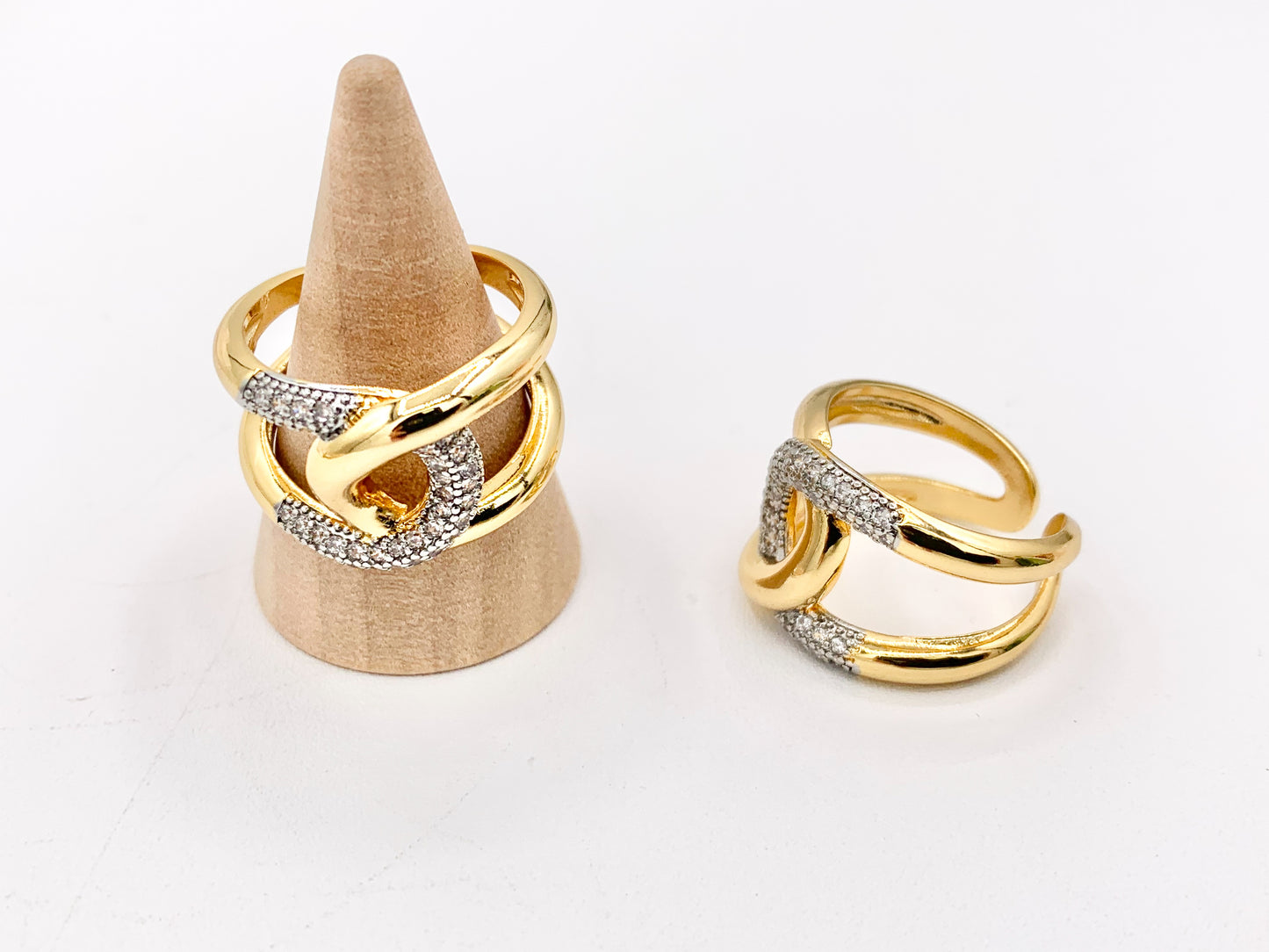 Beautiful 2 Tone Bold Interlock CZ Pave Link Interlocking Statement Rings in 18K Gold/Silver Plated Copper 4 PCS