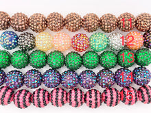Cargar imagen en el visor de la galería, Cuentas acrílicas de diamantes de imitación de 20 mm, cuentas navideñas de resina de chicle con brillo redondo brillante para fabricación de joyas de 6,5" | Disponible en 20 colores