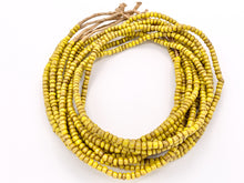 Cargar imagen en el visor de la galería, Cuentas de semillas galvanizadas de arena africana de 4 mm Cuentas de vidrio hechas a mano de Ghana en rojo, azul bebé, amarillo, azul oscuro, oro antiguo y verde