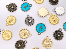 Cargar imagen en el visor de la galería, 15mm Pewter Heart Coin Charms Valentine's Day Heart Pendants in Matte Gold, Gold, Silver, Bronze and Patina Color 20 PCS