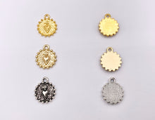 Cargar imagen en el visor de la galería, 15mm Pewter Heart Coin Charms Valentine's Day Heart Pendants in Matte Gold, Gold, Silver, Bronze and Patina Color 20 PCS