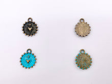 Cargar imagen en el visor de la galería, 15mm Pewter Heart Coin Charms Valentine's Day Heart Pendants in Matte Gold, Gold, Silver, Bronze and Patina Color 20 PCS