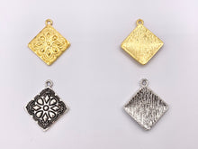 Cargar imagen en el visor de la galería, 25mm Pewter Granny Square Pendants Cute Diamond Shape Charms in Gold, Silver, Bronze and Blue Patina Color 20 PCS