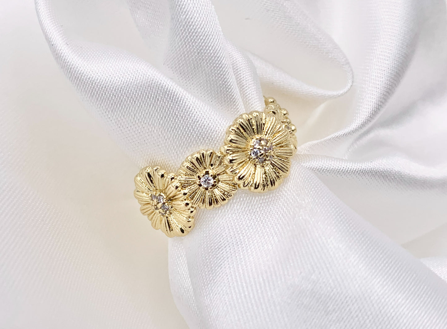 Delicate Daisy Cubic Zirconia Rhinestone Flower Ring Adjustable Rings in 18K Gold Plated Copper 4 PCS