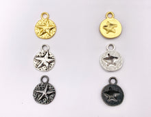 Cargar imagen en el visor de la galería, 16mm Pewter Starfish Carved Circle Pendants One Sided Sealife Coin Charms Bulk Order in Gold, Silver, Brass, Copper, Gunmetal, Green Patina