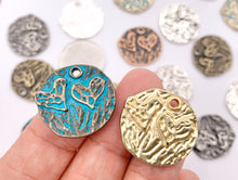 Cargar imagen en el visor de la galería, 18x20mm Pewter Heart Coin Charms Valentine's Day Heart Pendants in 9 Colors