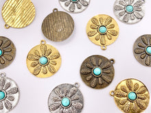 Cargar imagen en el visor de la galería, 26mm Pewter Flower With Turquoise Charms Cute Floral Pendants in Gold, Silver and Bronze Color 10 PCS