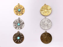 Cargar imagen en el visor de la galería, 26mm Pewter Flower With Turquoise Charms Cute Floral Pendants in Gold, Silver and Bronze Color 10 PCS