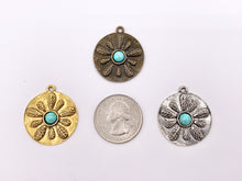Cargar imagen en el visor de la galería, 26mm Pewter Flower With Turquoise Charms Cute Floral Pendants in Gold, Silver and Bronze Color 10 PCS