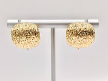 Cargar imagen en el visor de la galería, Textured Puffy Square Earring Findings Component with Loop in 18K Gold plated Copper 4 PAIRS