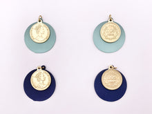 Cargar imagen en el visor de la galería, 28mm Pewter 2 pcs Matte Pastel Colorful Queen Elizabeth Coin Charms in Pink, Blue, Dark Blue, Gray 8 PCS