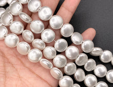 Cargar imagen en el visor de la galería, 12mm White Shell Pearl Coin Beads Around 15" (1 Strand)