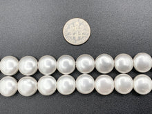Cargar imagen en el visor de la galería, 12mm White Shell Pearl Coin Beads Around 15" (1 Strand)