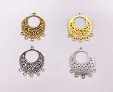 Cargar imagen en el visor de la galería, 27x32mm Pewter Filigree Circle Connector Pendants Earring Component in Gold, Silver, Brass and Copper Color 125g