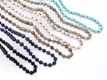Cargar imagen en el visor de la galería, Collar anudado de piedras preciosas hecho a mano de 60" - ónix negro, lapislázuli, jaspe de hoja de plata, ágata de encaje blanco, Aqua Terra y collar con cuentas de magnesita