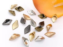Cargar imagen en el visor de la galería, 15x26mm Pewter Leaf Shape Beads Borla Cap Bead Cap Pedido a granel en oro mate, oro, plata, latón y bronce