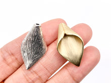 Cargar imagen en el visor de la galería, 15x26mm Pewter Leaf Shape Beads Borla Cap Bead Cap Pedido a granel en oro mate, oro, plata, latón y bronce