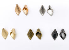 Cargar imagen en el visor de la galería, 15x26mm Pewter Leaf Shape Beads Borla Cap Bead Cap Pedido a granel en oro mate, oro, plata, latón y bronce