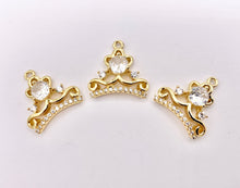 Cargar imagen en el visor de la galería, CZ Diamonds Tiara Charms Princess Crown Charms in 18K Gold Plated with CZ Pave Charms Over Brass 5 PCS