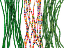 Cargar imagen en el visor de la galería, Cuentas de semillas transparentes de arena africana de 4 mm, cuentas de vidrio hechas a mano de Ghana en verde claro, verde y multicolor