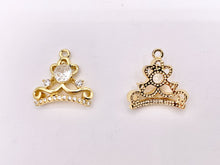 Cargar imagen en el visor de la galería, CZ Diamonds Tiara Charms Princess Crown Charms in 18K Gold Plated with CZ Pave Charms Over Brass 5 PCS
