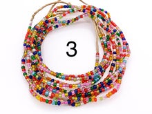 Cargar imagen en el visor de la galería, Cuentas de semillas transparentes de arena africana de 4 mm, cuentas de vidrio hechas a mano de Ghana en verde claro, verde y multicolor