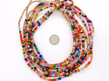 Cargar imagen en el visor de la galería, Cuentas de semillas transparentes de arena africana de 4 mm, cuentas de vidrio hechas a mano de Ghana en verde claro, verde y multicolor