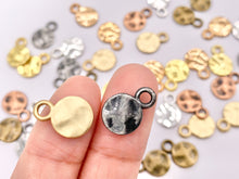 Cargar imagen en el visor de la galería, 10mm Pewter Small Coin Charms in Gold, Rosy Gold, Matte Gold, Silver, Bronze, Gunmetal