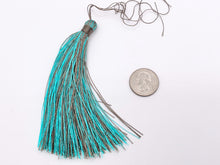 Cargar imagen en el visor de la galería, Borla de seda de 4,75 pulgadas de largo Hermosa borla hecha a mano de colores mezclados Borla grande Mala Magenta/Verde, Negro/Blanco, Aqua/Gris