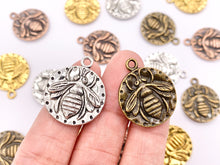 Cargar imagen en el visor de la galería, 20mm Pewter Double Sided Bumble Bee Carved Circle Pendants Cute Animal Coin Charms Bulk Order in Gold, Silver, Brass, Copper 125G