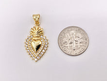 Cargar imagen en el visor de la galería, Rhinestone Heart Charm Pendants in CZ Pave 18K Gold Plated Copper 6 PCS