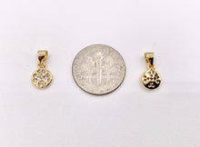 Cargar imagen en el visor de la galería, Tiny Coin Clover Charms with Bail in Real Gold 18K Plated CZ Pave Brass 10PCS