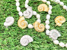 Cargar imagen en el visor de la galería, Large CZ Pave Cute Conch Shell Charms Pendants Plated in 18K Gold/Platinum Copper Base 5 PCS