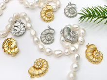 Cargar imagen en el visor de la galería, Large CZ Pave Cute Conch Shell Charms Pendants Plated in 18K Gold/Platinum Copper Base 5 PCS