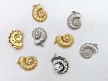Cargar imagen en el visor de la galería, Large CZ Pave Cute Conch Shell Charms Pendants Plated in 18K Gold/Platinum Copper Base 5 PCS