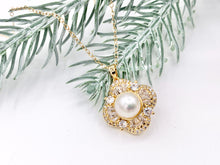 Cargar imagen en el visor de la galería, Stunning CZ Diamond Large Pearl Clover Quatrefoil Pendants in 18K Gold plated Copper 4PCS