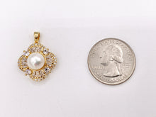 Cargar imagen en el visor de la galería, Stunning CZ Diamond Large Pearl Clover Quatrefoil Pendants in 18K Gold plated Copper 4PCS