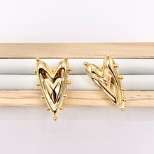 Cargar imagen en el visor de la galería, Large Dotted Heart Earring Stud in Real 18K Gold Plated Over Copper 5 PAIRS