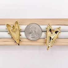 Cargar imagen en el visor de la galería, Large Dotted Heart Earring Stud in Real 18K Gold Plated Over Copper 5 PAIRS