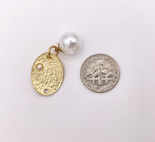Cargar imagen en el visor de la galería, 14x19mm Pewter Matte Gold Oval Charm with Imitation Pearl 10 PCS