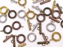 Cargar imagen en el visor de la galería, 18mm Pewter Toggles Carved Circle Clasps in Gold, Silver, Bronze And Copper