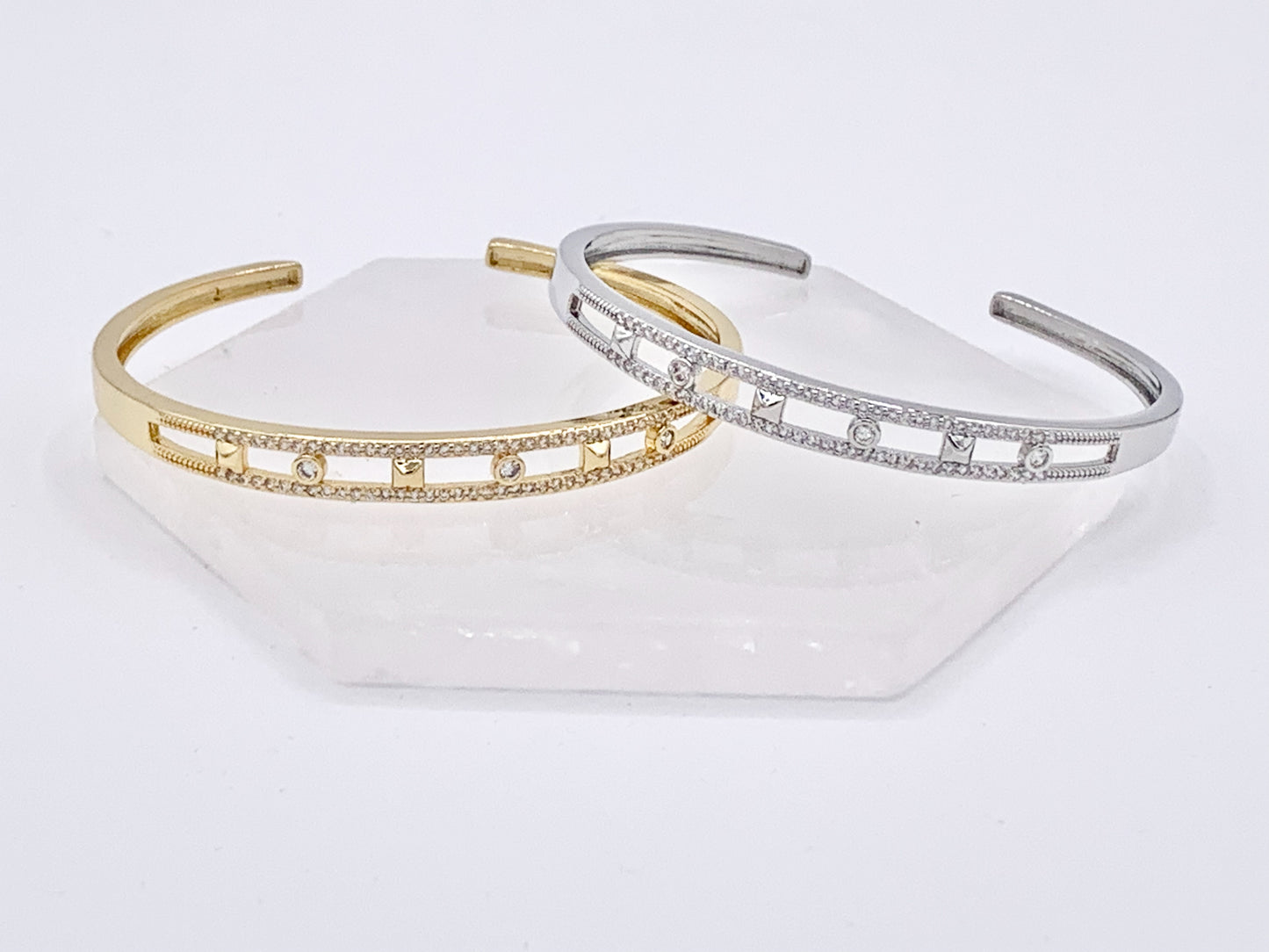 Doble capa CZ Pave Geométrico Estilo de diamantes de imitación Pulsera Puños Oro real/Platino Cobre chapado en 18 quilates 1 pieza