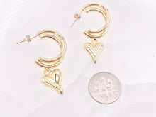 Cargar imagen en el visor de la galería, Huggies colgantes con forma de corazón de aro doble en oro de 18 quilates o cobre plateado 3 pares