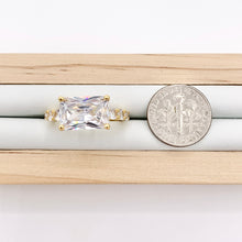 Cargar imagen en el visor de la galería, Anillo ajustable de diamante rosa con halo solitario de talla esmeralda con circonita cúbica rectangular chapada en oro real de 18 quilates, 6 piezas