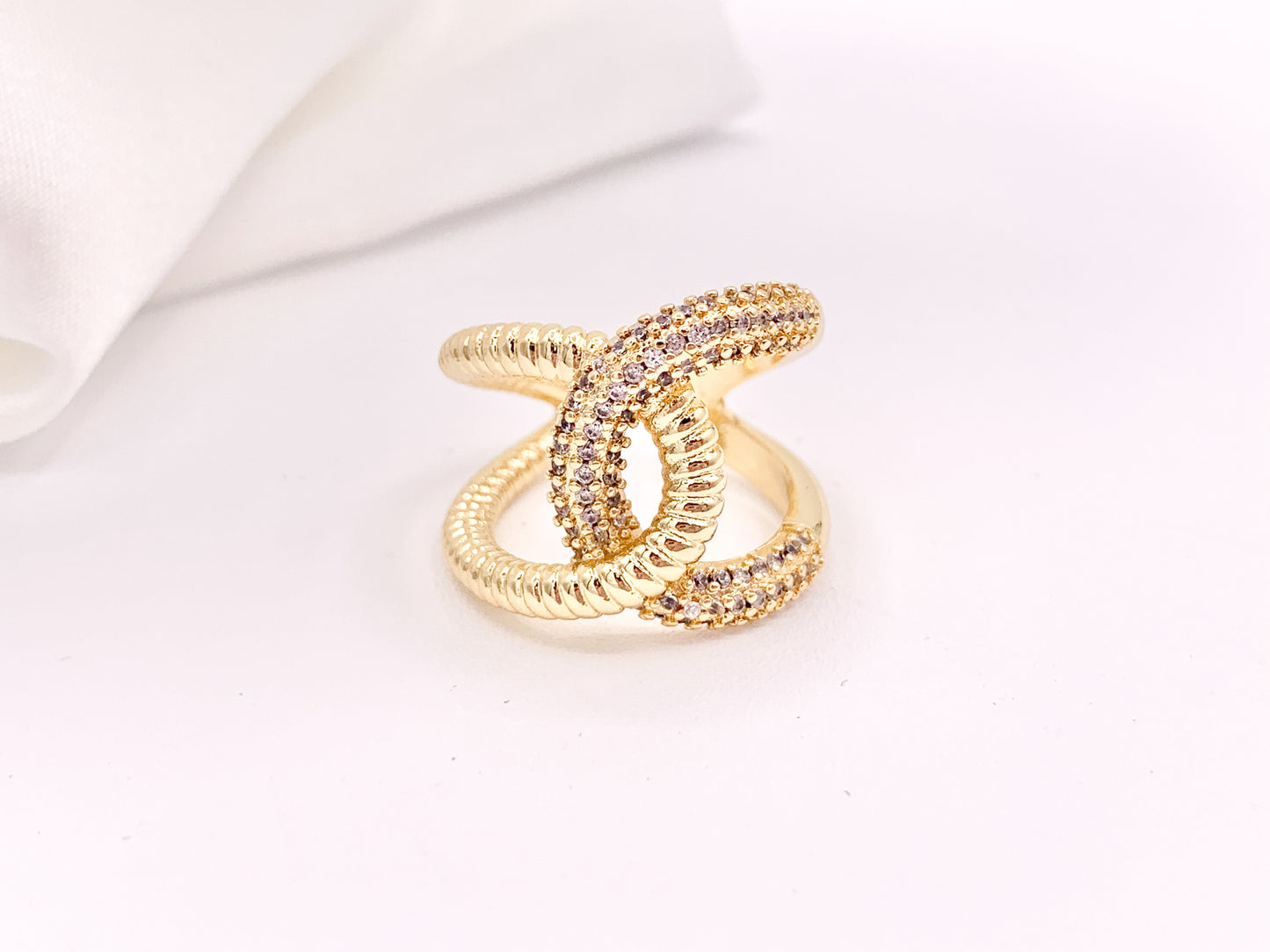Beautiful Bold Interlock CZ Pave Link Interlocking Statement Rings in 18K gold or Silver Plated Copper 4 pcs