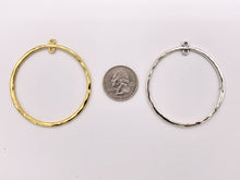 Cargar imagen en el visor de la galería, Hallazgos colgantes circulares de peltre de 58x53 mm, pedido a granel en oro claro, oro, plata, latón y bronce