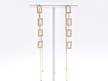 Cargar imagen en el visor de la galería, Pendientes largos y delicados con borla pavimentada de circonita rectangular en oro de 18 quilates o chapado en plata sobre cobre, 1 par