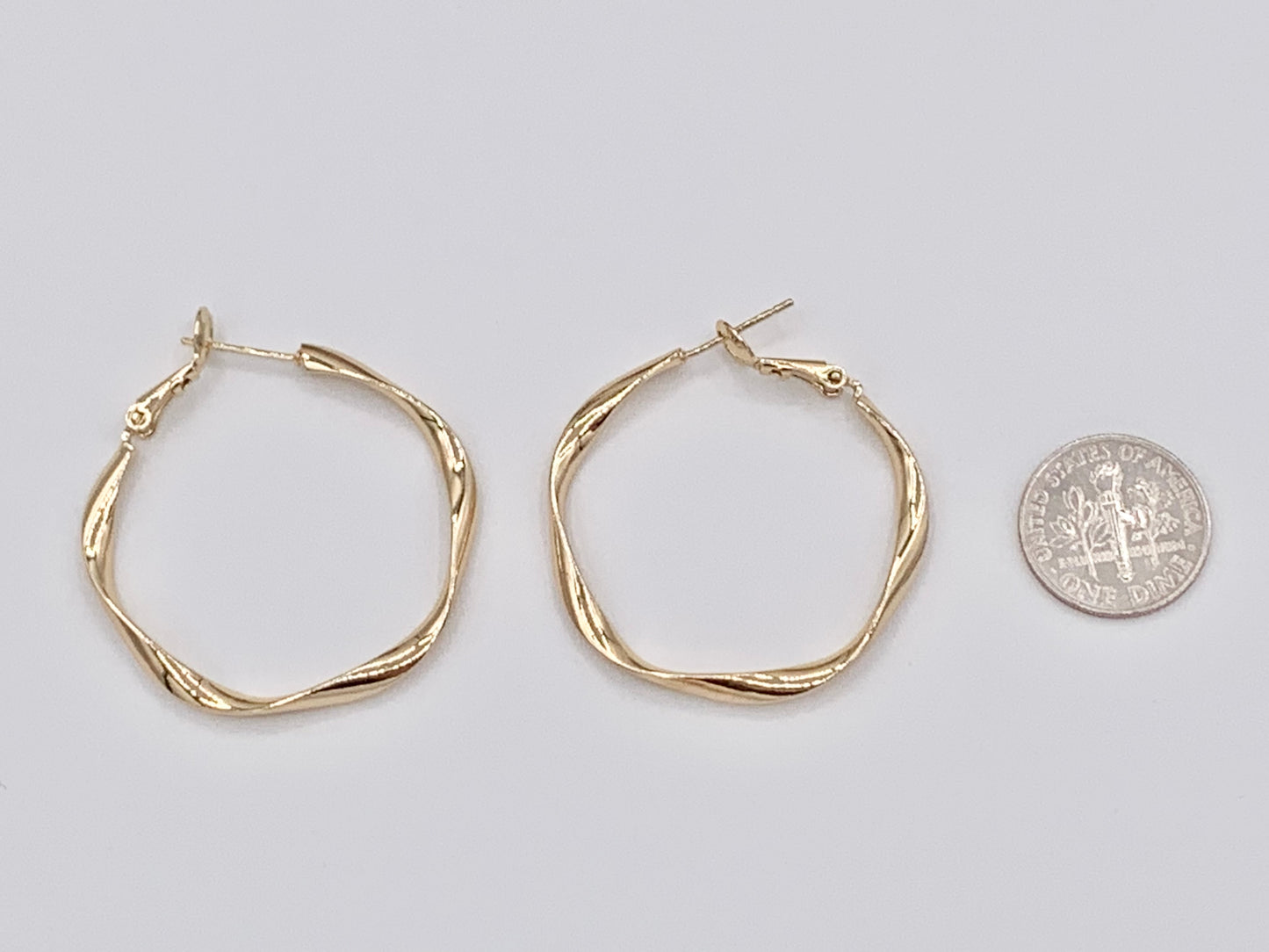 Aros de aretes con cinta ondulada de plata dorada en oro de 18 quilates o aretes de aro ondulado con cinta retorcida plateada sobre cobre 3 pares