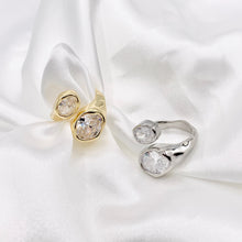 Cargar imagen en el visor de la galería, Beautiful Eye Catching Soldered Cubic Zirconia Bypass Adjustable Rings in 18K Gold and Silver Plated Copper 4 pcs