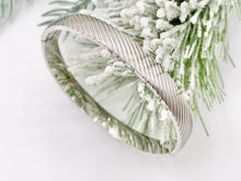 Cargar imagen en el visor de la galería, Stainless Steel Silver Close Bangles Bracelet in Silver plated Stainless Steel 2pcs